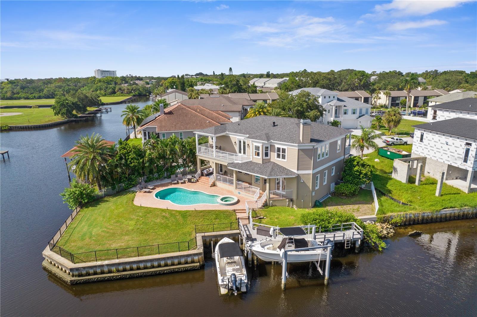 Manatee Ln, Tarpon Springs, FL 34689
