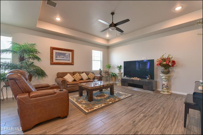 LIVING AREA | Image 4