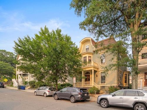 apt-2-23 Craigie St, Somerville, MA, 02143-2470 | Card Image