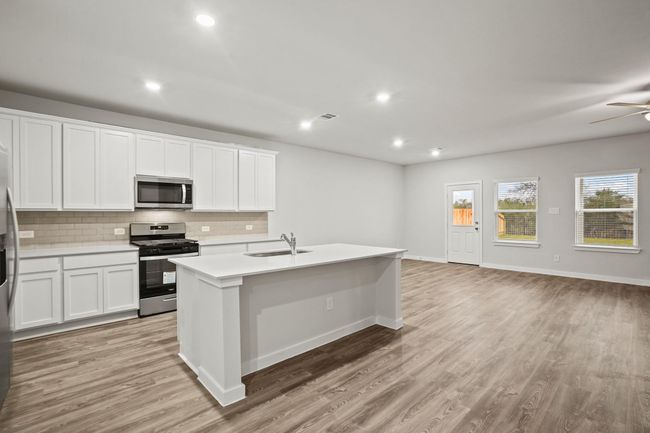 479 Shoreview Dr, House other with 4 bedrooms, 3 bathrooms and 2 parking in Conroe TX | Image 4