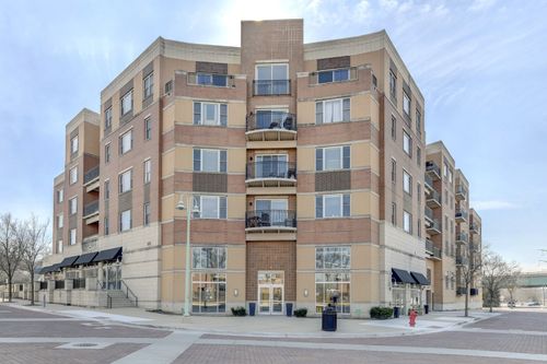 503-300 Village Cir, Willow Springs, IL, 60480-1817 | Card Image