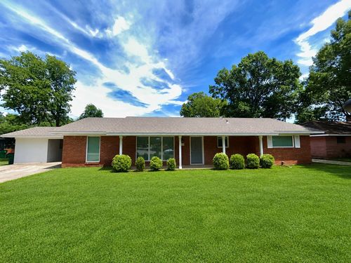 306 Line Dr, Gainesville, TX, 76240-5122 | Card Image