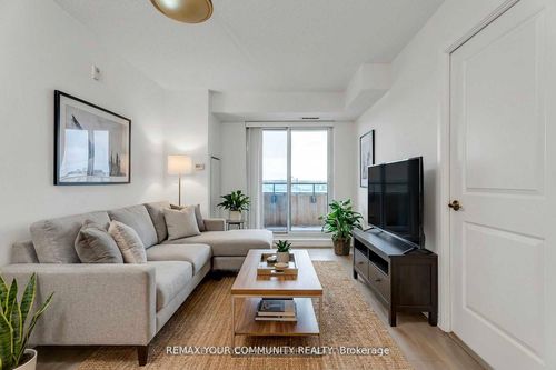 420-75 Norman Bethune Ave, Richmond Hill, ON, L4B0B6 | Card Image