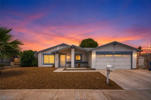 6552 Mountainwood Ln, Las Vegas, NV, 89103-1037 | Card Image