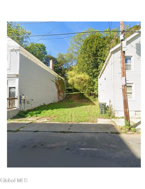 11 Sargent St, Cohoes, NY, 12047-2816 | Card Image