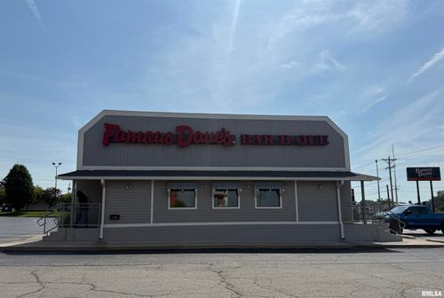 1110 E Kimberly Rd, Davenport, IA, 52807-1710 | Card Image