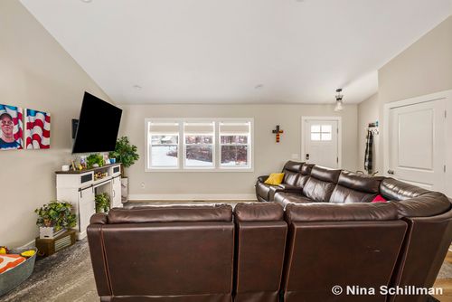 834 N Michigan Ave, Fremont, MI, 49412-9088 | Card Image