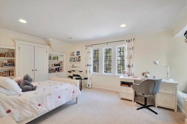 Ensuite bedroom, spacious and sunny! | Image 15
