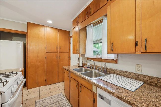 1945 N 23 Rd St, House other with 3 bedrooms, 2 bathrooms and null parking in Beaumont TX | Image 15