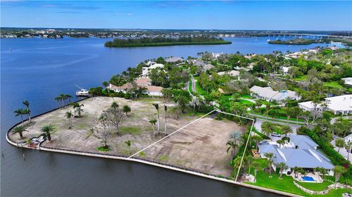 512 River Dr, Vero Beach, FL, 32963-2126 | Card Image