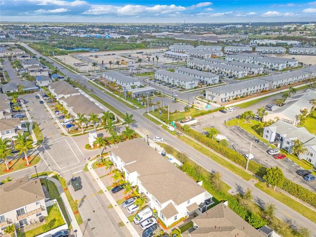 809 Se 16 Th Ct, Townhouse with 3 bedrooms, 3 bathrooms and null parking in Homestead FL | Image 6