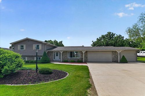 6689 Highland Drive, Windsor, WI, 53598 | Card Image