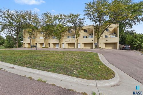 1908 S Southeastern Ave Avenue, Sioux Falls, SD, 57103 | Card Image