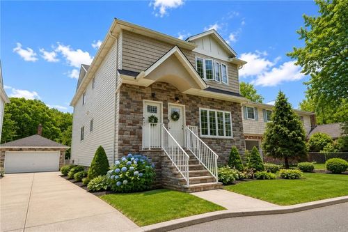 172 Macgregor Street, Staten Island, NY, 10309 | Card Image