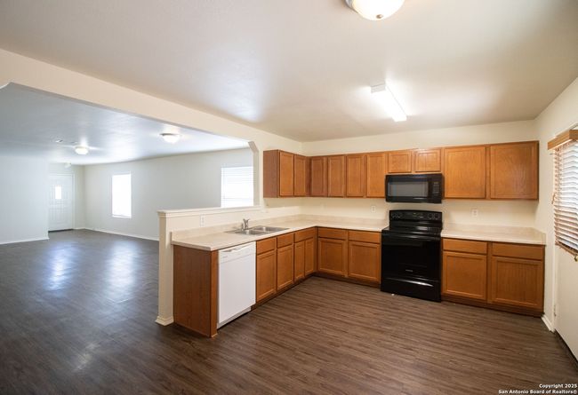 124 Pointe Loop, House other with 3 bedrooms, 2 bathrooms and null parking in Cibolo TX | Image 5