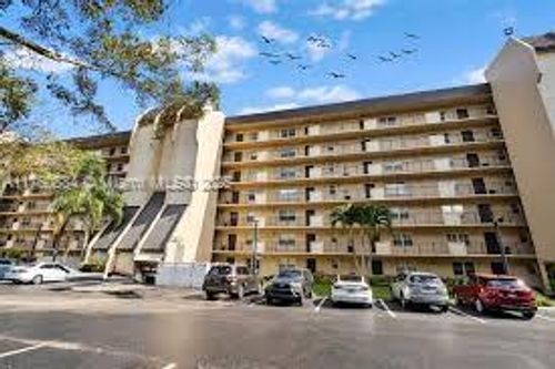 apt-401-3300 W Rolling Hills Cir, Davie, FL, 33328-1973 | Card Image