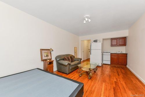 apt-c11-15 Canterbury Rd, Great Neck, NY, 11021-2606 | Card Image
