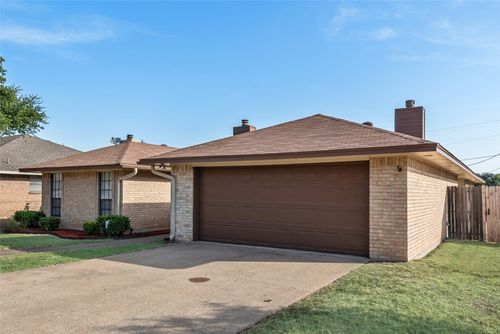 217 Silver Creek Dr, Duncanville, TX, 75137-4519 | Card Image