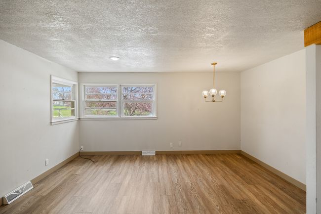 900 Circle Dr, Home with 3 bedrooms, 1 bathrooms and null parking in Carlisle IA | Image 4