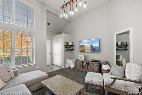 1510 Maryland Club Dr, Royal Oak, MI, 48067-3345 | Card Image