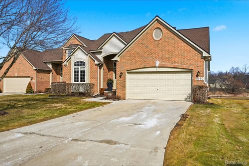49-6140 Warwick Dr, Commerce Township, MI, 48382-5102 | Card Image