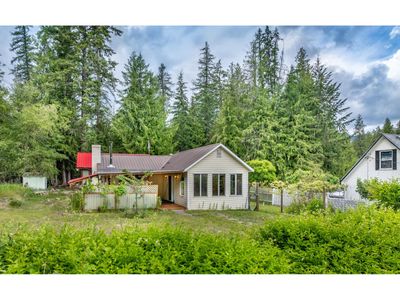 1521 Hearst Ave, House other with 2 bedrooms, 1 bathrooms and null parking in Riondel BC | Image 2