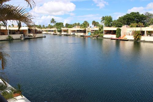 15512 Sharpecroft Dr, Miami Lakes, FL, 33014-2013 | Card Image