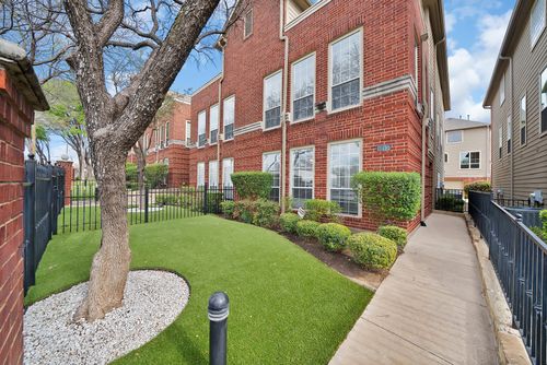 1015 W Bluff St, Fort Worth, TX, 76102-1810 | Card Image