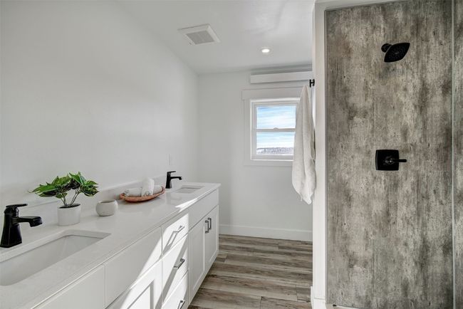 Torrey Model Home Photos. Same model home by same builder. | Image 19