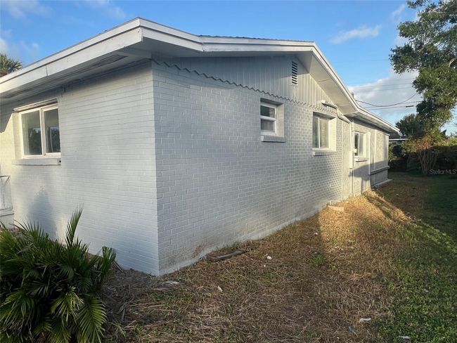 Side Exterior | Image 23
