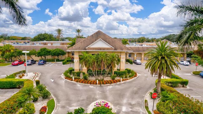 6700 Versailles Ct, Condo with 3 bedrooms, 3 bathrooms and null parking in Lake Worth FL | Image 73