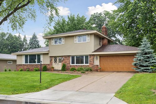 7200 Montrose Rd, Woodbury, MN, 55125-4016 | Card Image