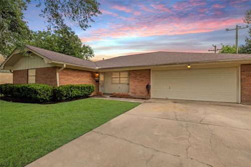 2308 Hillcrest Dr, Bay City, TX, 77414-7315 | Card Image