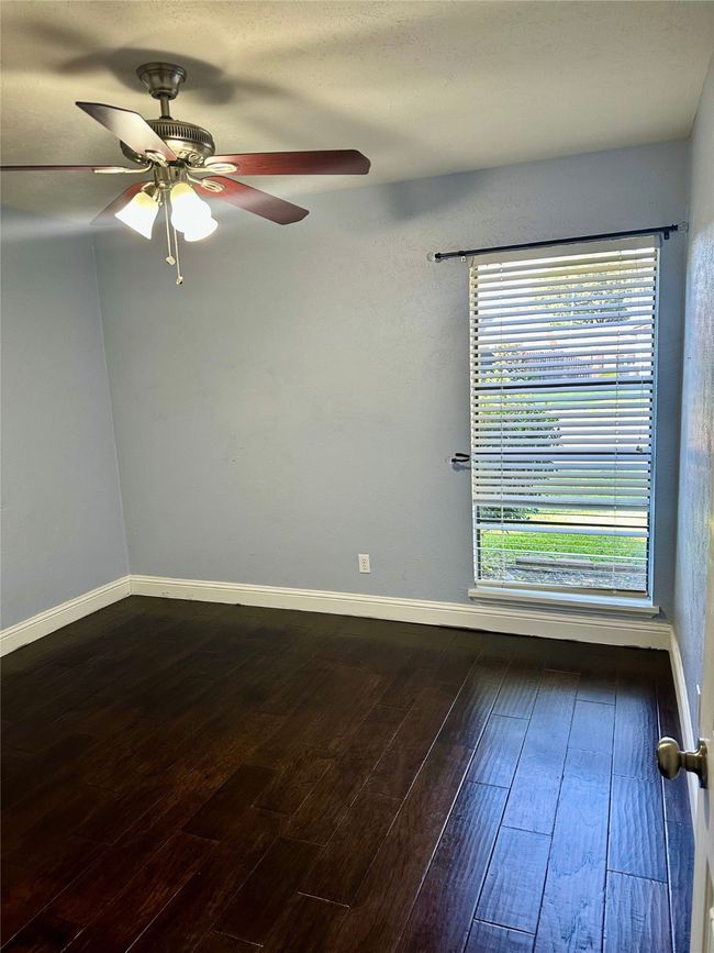 Unfurnished room featuring dark wood-style floors and ceiling fan | Image 30