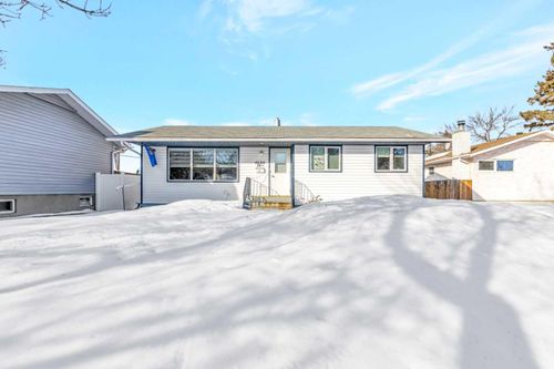 4604 56 Ave, Lloydminster, AB, T9V0Z4 | Card Image