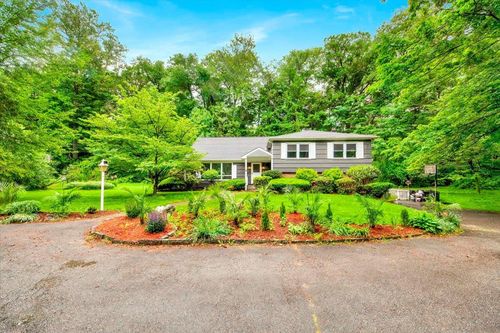 83 Sherwood Rd, Cortlandt Manor, NY, 10567-1001 | Card Image
