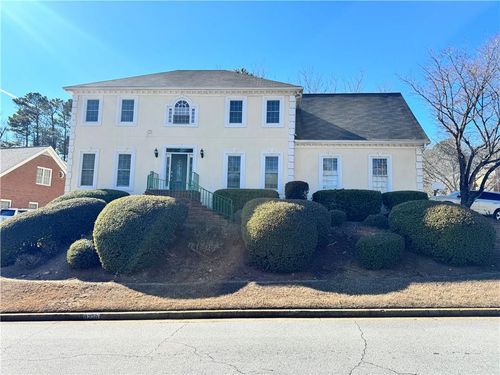 9220 Mackinac Dr, Johns Creek, GA, 30022-6150 | Card Image