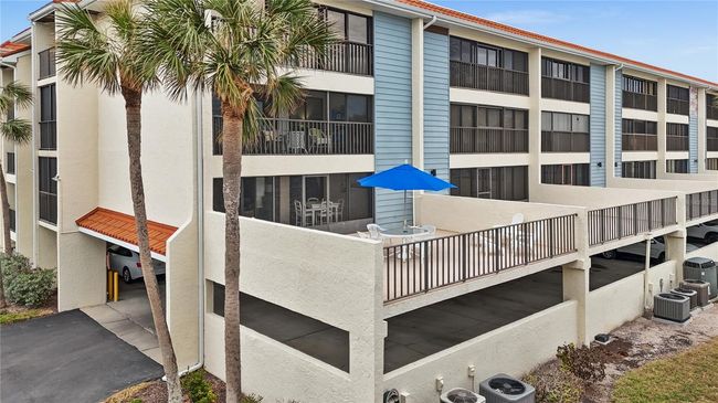 Corner unit view. | Image 24