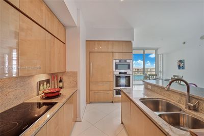 1704 - 50 S Pointe Dr, Condo with 2 bedrooms, 2 bathrooms and null parking in Miami Beach FL | Image 2