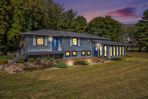 5869 River Rd, Sodus, MI, 49126-9733 | Card Image