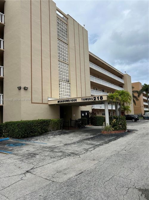 203-218 Ne 12th Ave, Hallandale Beach, FL, 33009-4533 | Card Image