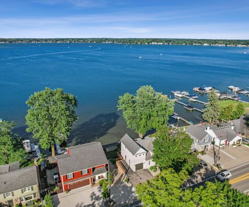 9638 Main St, Whitmore Lake, MI, 48189-9440 | Card Image