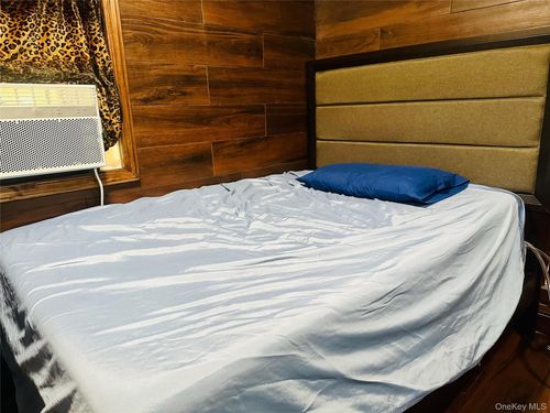 82 Utopia Pkwy, Jamaica, NY, 11432-1309 | Card Image