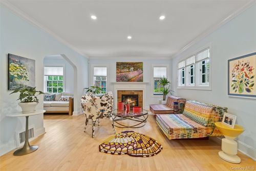 9 Whitson St, Forest Hills, NY, 11375-6851 | Card Image