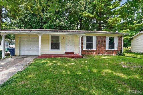 6315 Coventry Dr, Florissant, MO, 63033-7914 | Card Image
