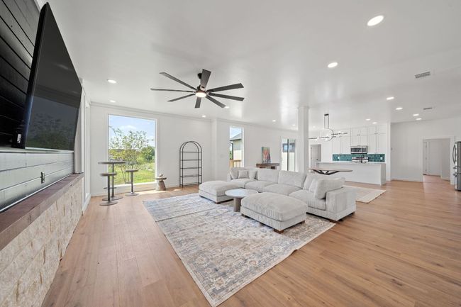 111 Starlight Path Path, House other with 4 bedrooms, 4 bathrooms and 2 parking in Red Rock TX | Image 8
