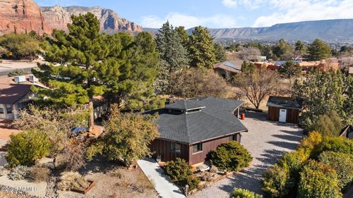 25 Fairway Oaks Dr, Sedona, AZ, 86351-8826 | Card Image