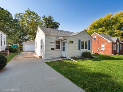 2600 34th Street, Home with 3 bedrooms, 1 bathrooms and null parking in Des Moines IA | Image 2