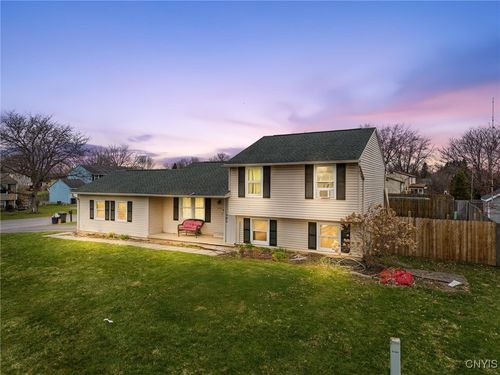 3901 Falcon Ct, Liverpool, NY, 13090-1548 | Card Image