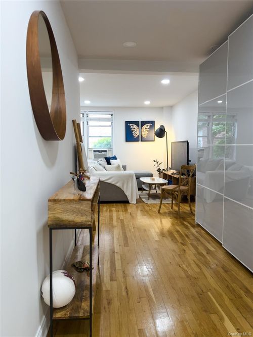 6a-510 Dubois Ave, Valley Stream, NY, 11581-3201 | Card Image